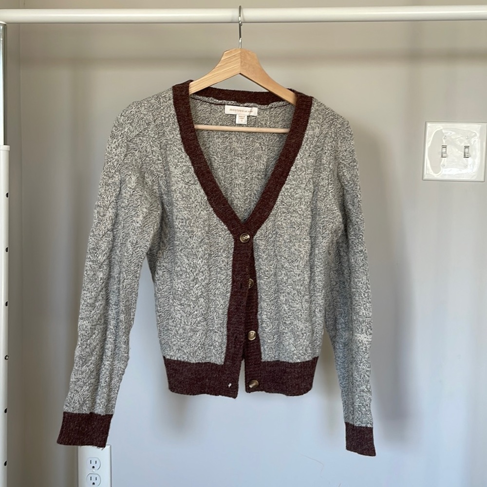 Cozy Heather Gray Sweater with Brown Maroon Details | Cardigan | Women’s S